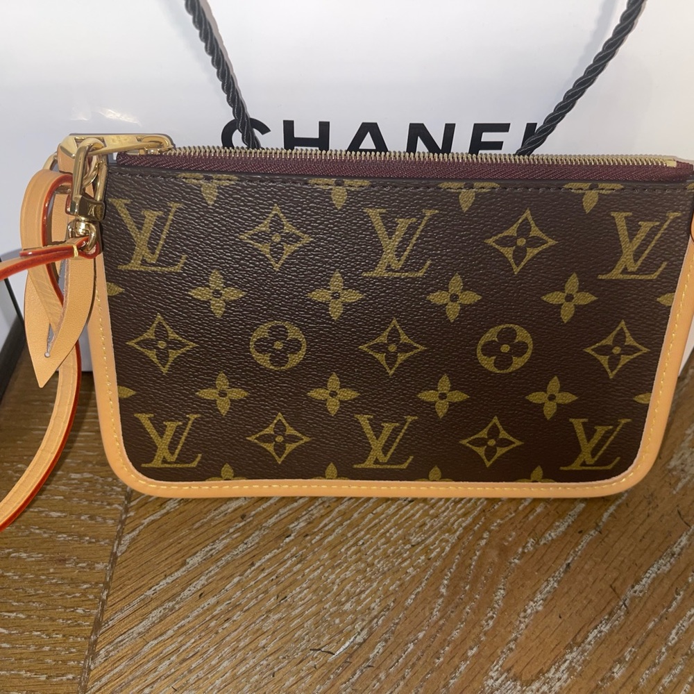 Authentic LV Carry All Wrislet